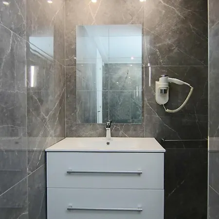 Phaedrus Living: Luxury 503 Daire